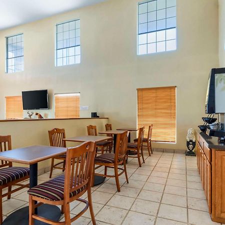 Best Western Executive Inn Hallettsville Exterior photo