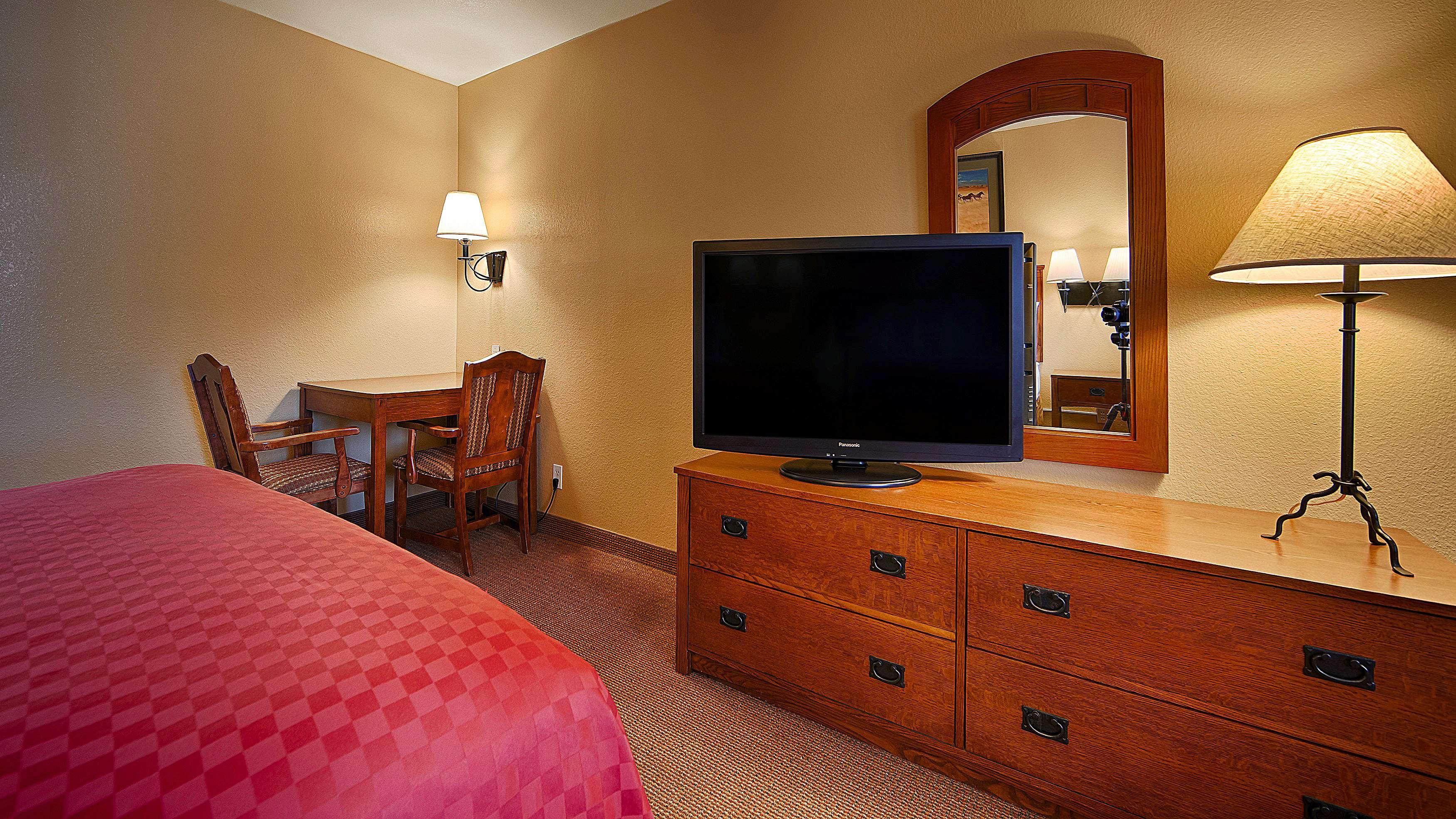 Best Western Executive Inn Hallettsville Exterior photo