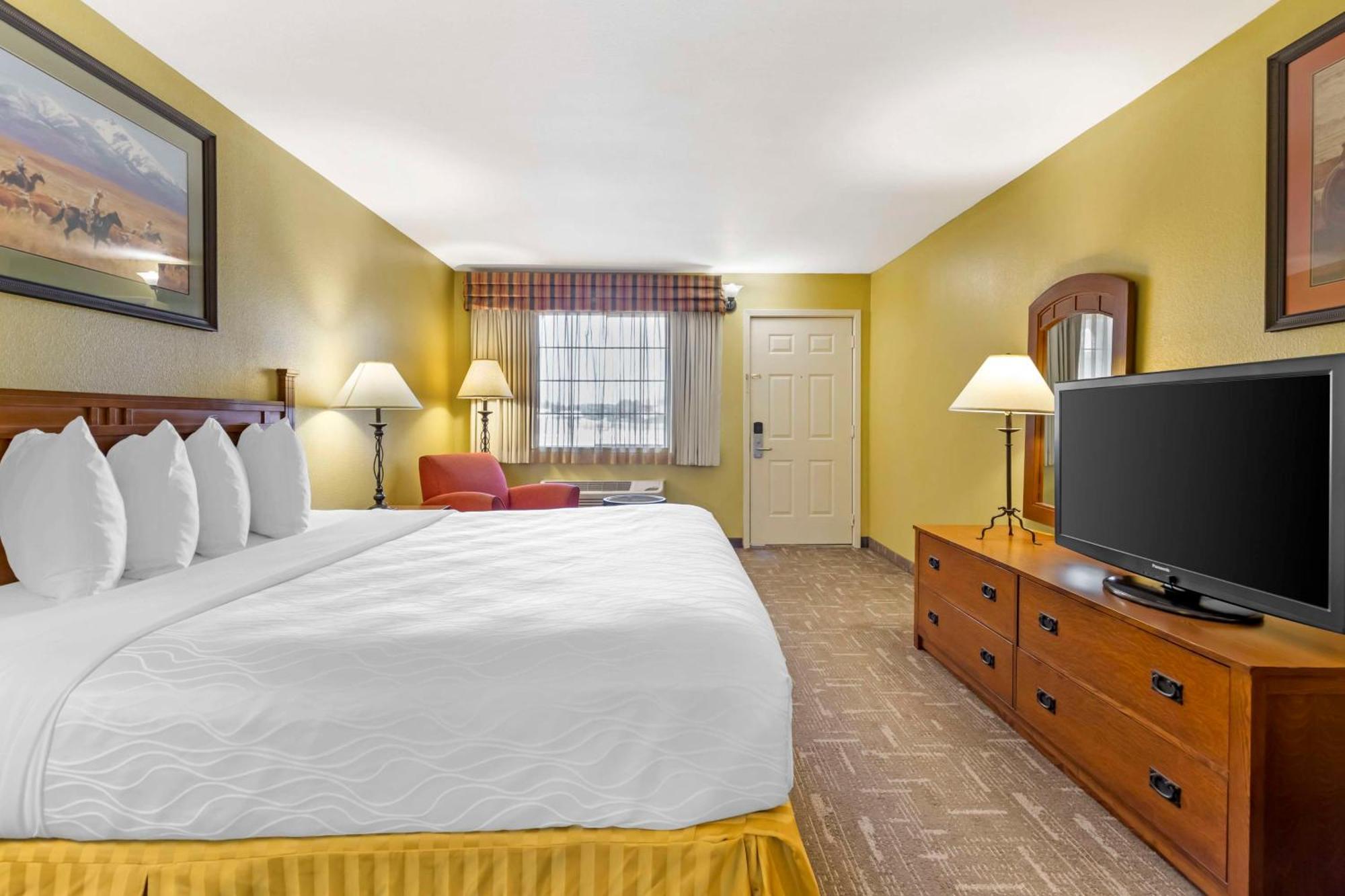Best Western Executive Inn Hallettsville Exterior photo