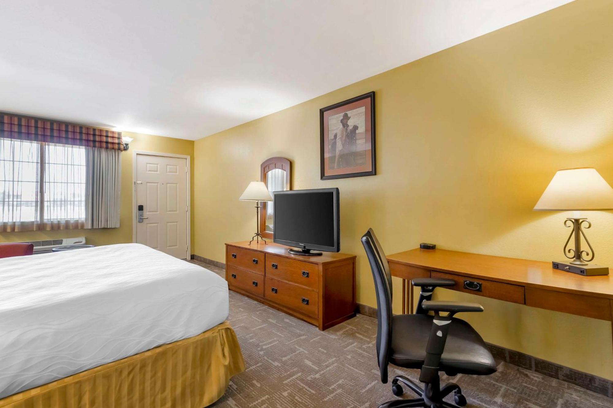 Best Western Executive Inn Hallettsville Exterior photo