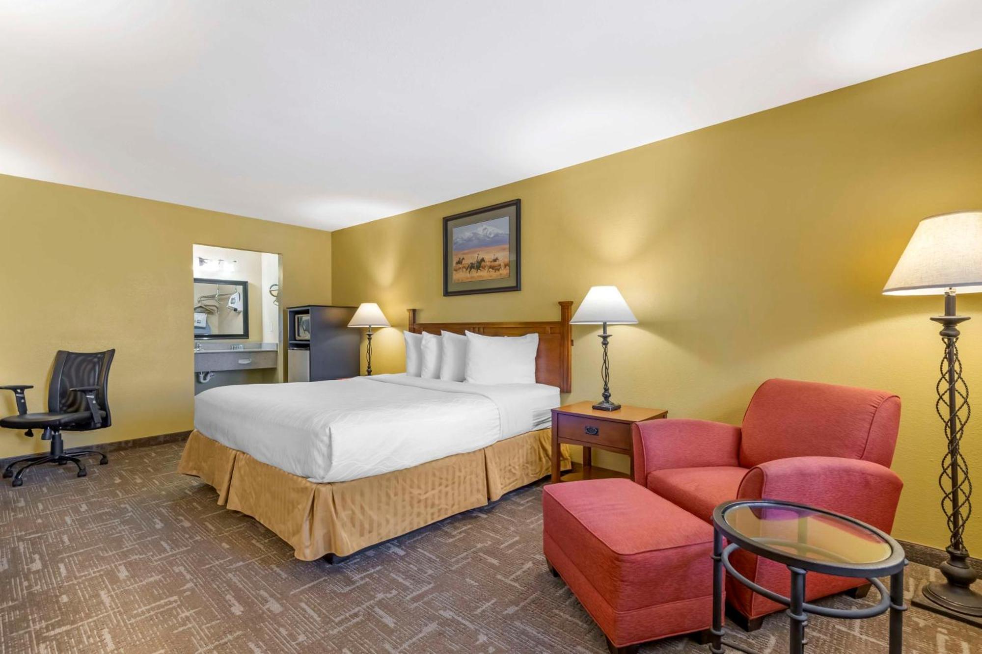 Best Western Executive Inn Hallettsville Exterior photo